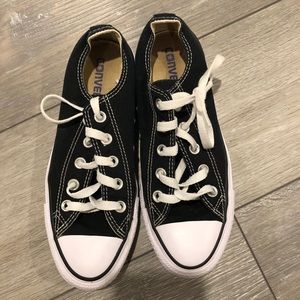 black low top converse